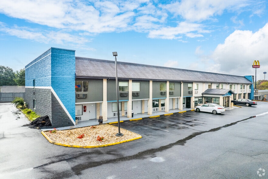 Primary Photo Of 419 Suedberg Rd, Pine Grove Hotel For Sale