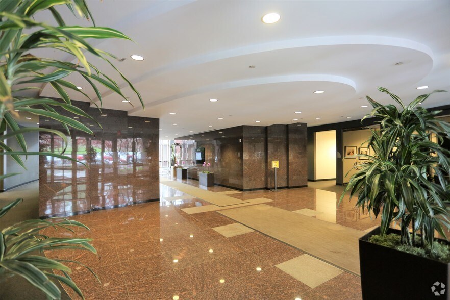 More Photos Of 6100 Oak Tree Blvd, Independence Coworking Space