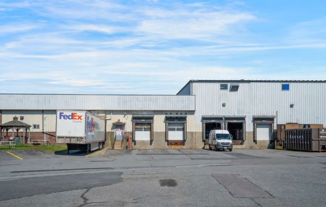 More Photos Of 525 Great Rd, Littleton Warehouse For Lease