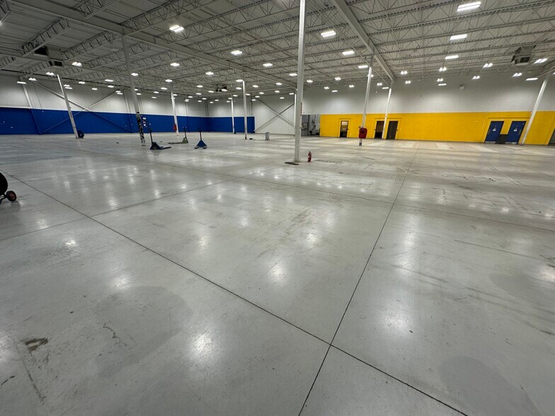 More Photos Of 1850 Barton St, Hamilton Freestanding For Lease