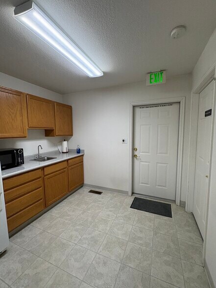 More Photos Of 1380 E Aultman St, Ely Office For Sale