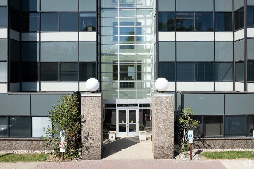 More Photos Of 80 Cottontail Ln, Somerset Office For Lease