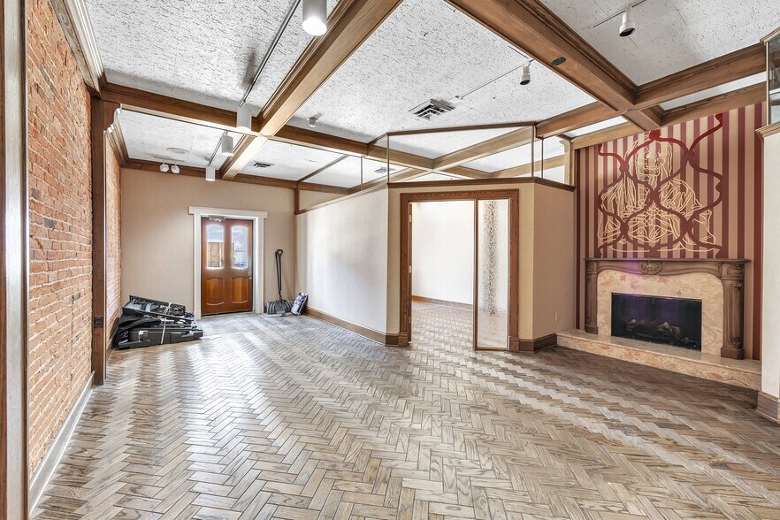 More Photos Of 215 N Washington St, Green Bay Loft Creative Space For Sale