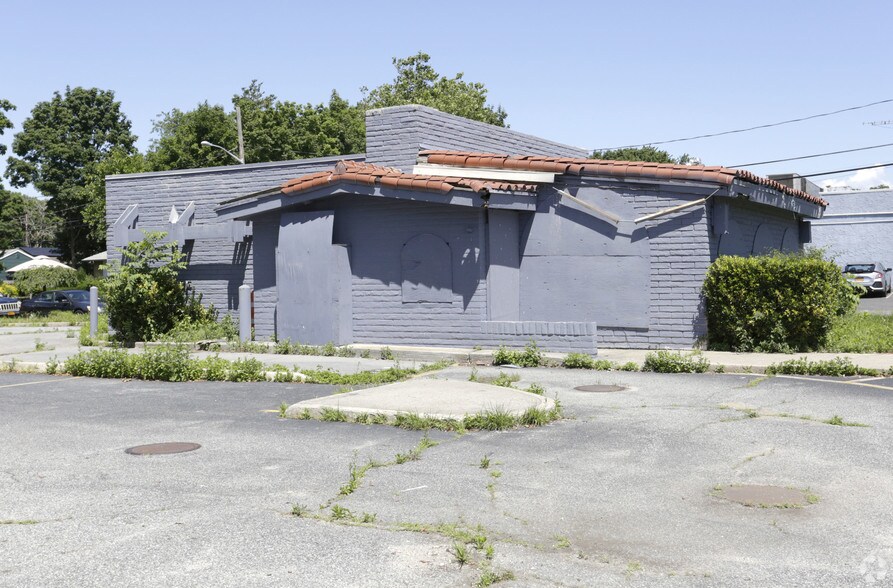 More Photos Of 336 Larkfield Rd, East Northport Freestanding For Sale