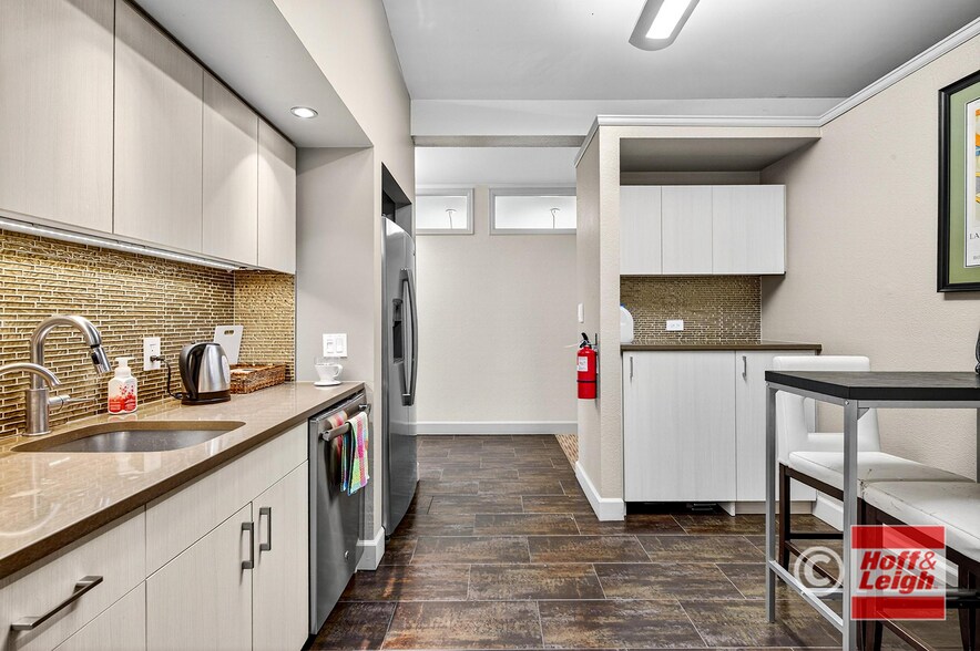 More Photos Of 4634 S Broadway, Englewood Medical For Sale