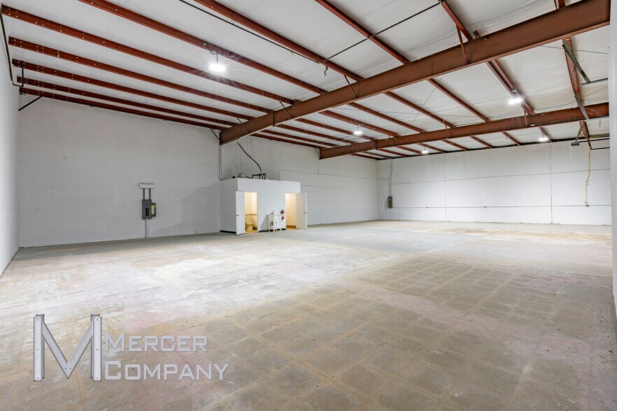More Photos Of 801 Secretary Dr, Arlington Warehouse For Lease