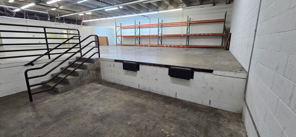 More Photos Of 3465 S Main St, Los Angeles Manufacturing For Lease