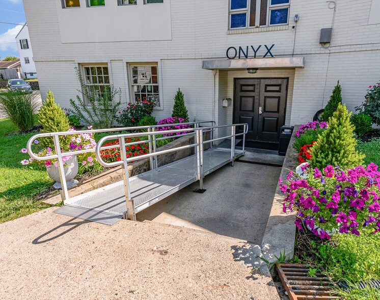 More Photos Of 801 E Park Ave, Fairmont Storefront For Sale