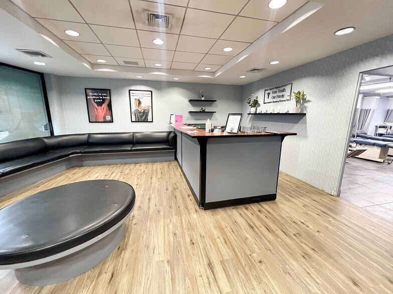 More Photos Of 105-09 Jamaica Ave, Richmond Hill Office For Sale