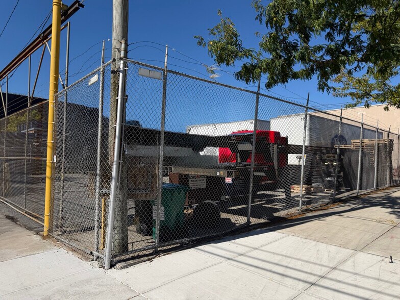 More Photos Of 18-78 Steinway St, Astoria Land For Lease