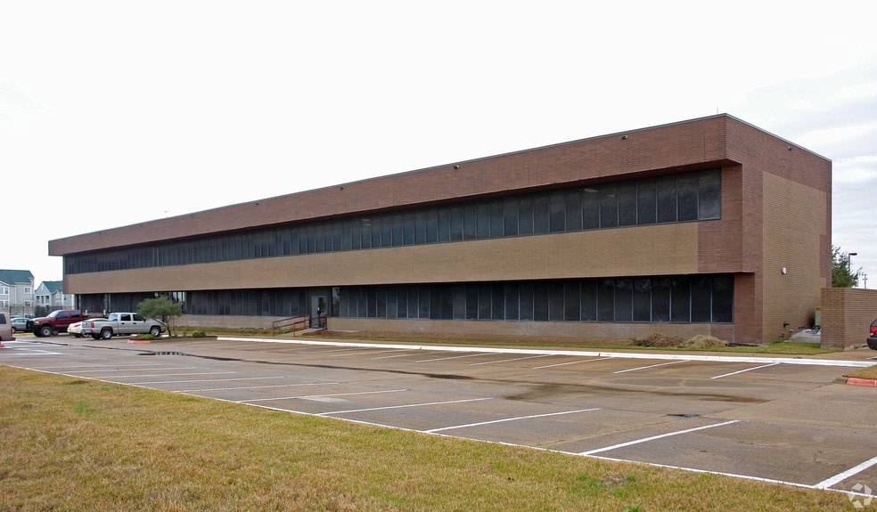 More Photos Of 7607 Eastmark Dr, College Station Office For Sale