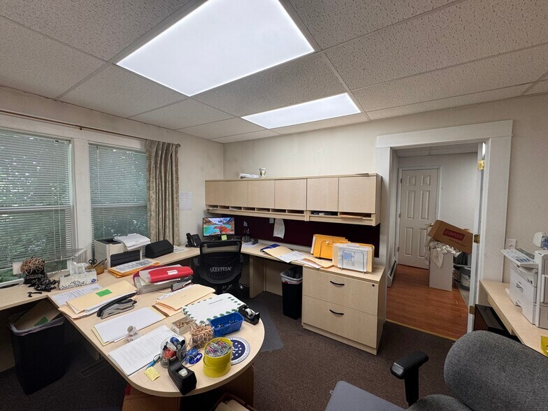 More Photos Of 1147 Troy Schenectady Rd, Latham Office For Sale