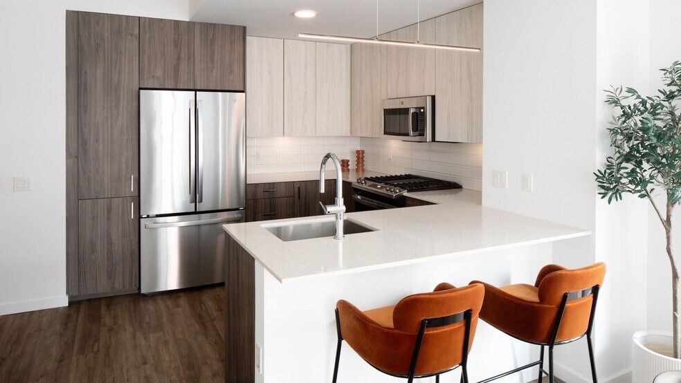 More Photos Of 161 N May St, Chicago Apartments For Lease