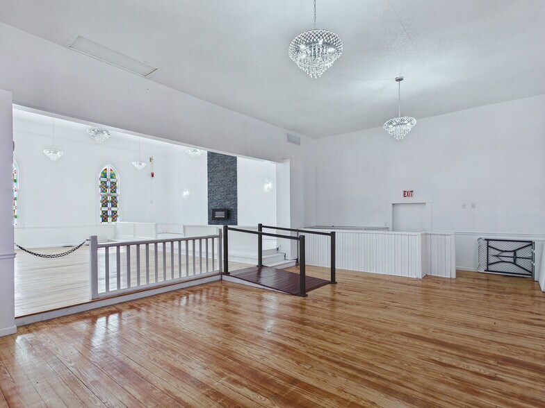 More Photos Of 407 Jacob St, Saint Jacob Specialty For Sale