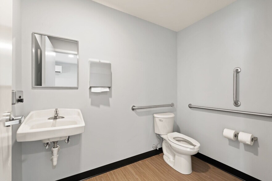 More Photos Of 331 1st Avenue, Shepherdsville Warehouse For Lease