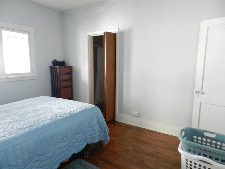 More Photos Of 104 Challis St, Salmon Warehouse For Sale