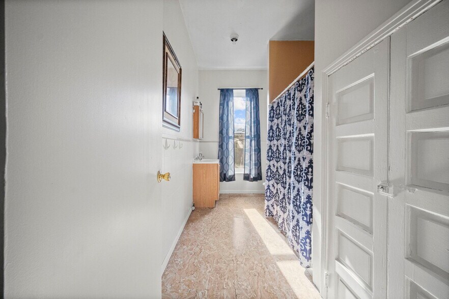 More Photos Of 306 E Maiden St, Washington Apartments For Sale