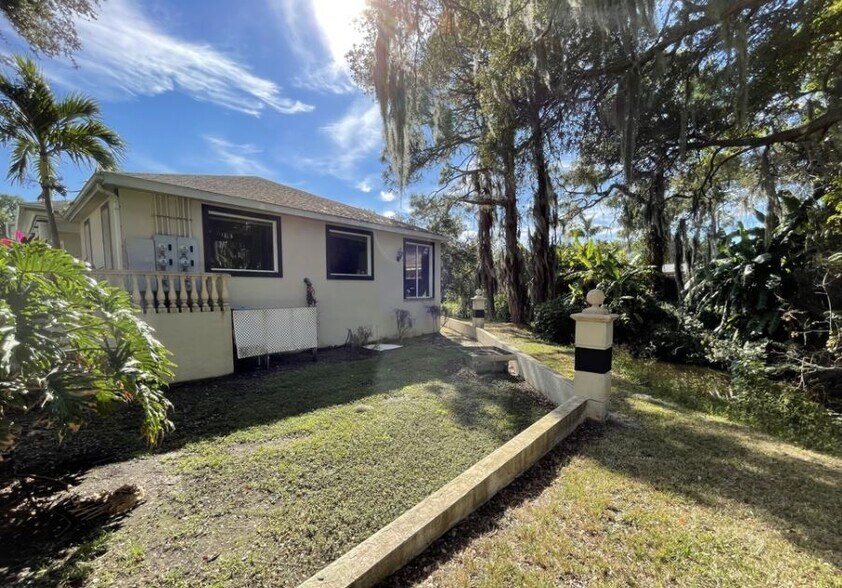 More Photos Of 8830 S Tamiami Trl, Sarasota Office For Lease