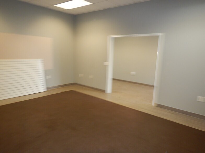 More Photos Of 6530 Supply Row, Houston Warehouse For Lease