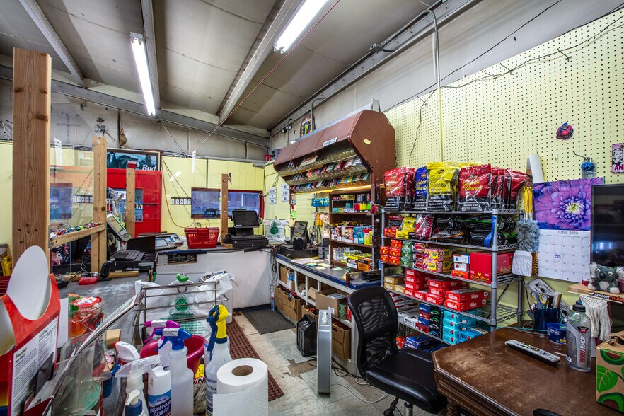 More Photos Of 118 4th ave, Clark Fork Supermarket For Sale