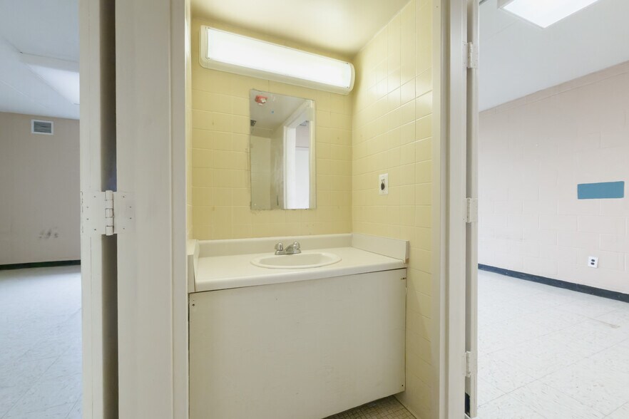 More Photos Of 6902 Chicago Rd, Warren Schools For Sale