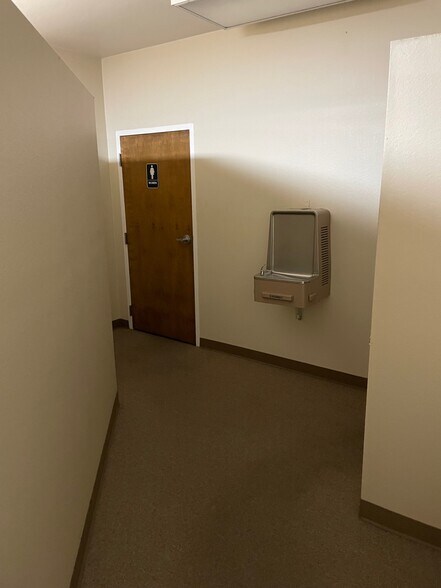 More Photos Of 197 Mono Way, Sonora Office For Lease