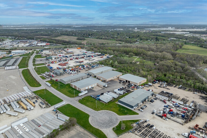 More Photos Of 24251-24311 W Riverside Dr, Channahon Warehouse For Lease