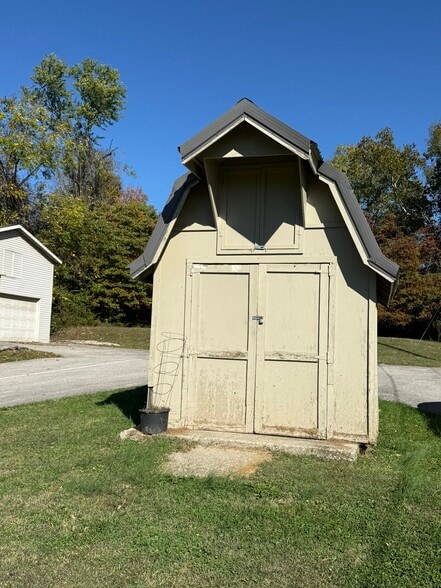 More Photos Of 1016 W Country Club Dr, Bloomington Multifamily For Sale
