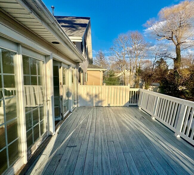 More Photos Of 110 Main St, Kingston Office For Sale