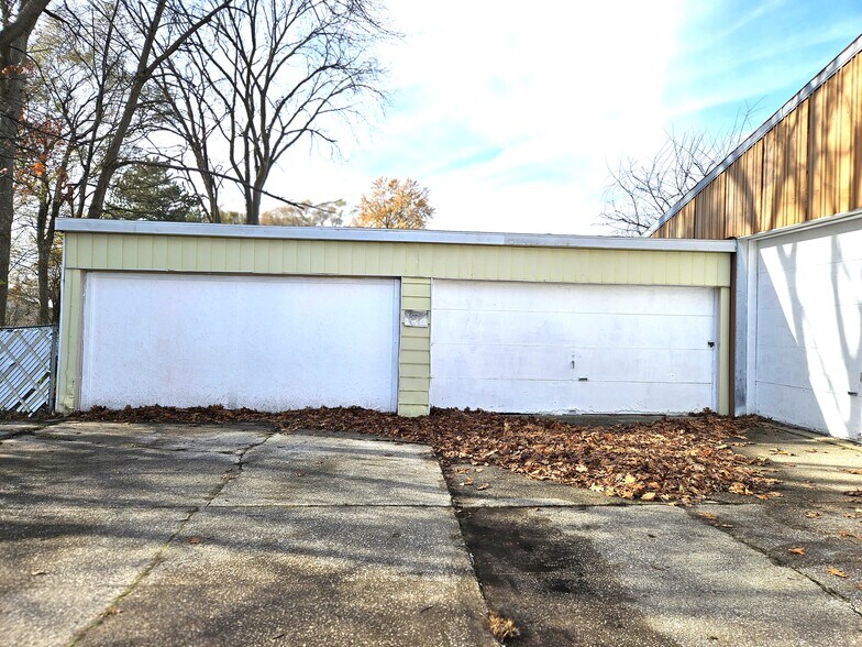 More Photos Of 3239 Christy Way S, Saginaw Office For Sale