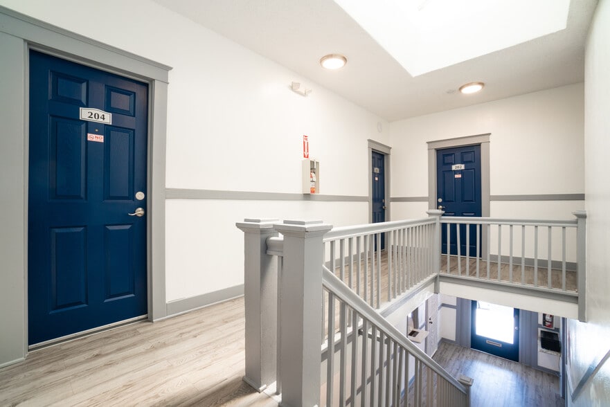 More Photos Of 238 W 10th St, San Pedro Hotel For Sale