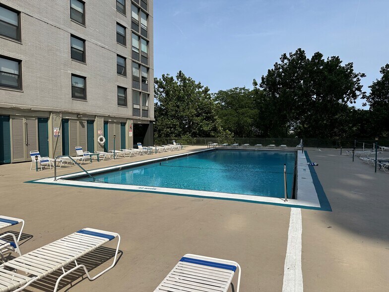 More Photos Of 5701 N Sheridan Rd, Chicago Apartments For Sale