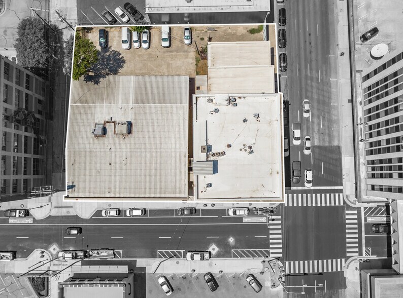 More Photos Of 500 Franklin Ave, Waco Showroom For Sale