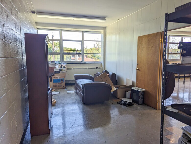 More Photos Of 350 Georgetown Rd, Carneys Point Schools For Lease