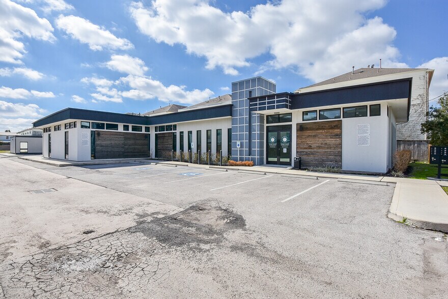 More Photos Of 8703 Meadowcroft Dr, Houston Medical For Lease