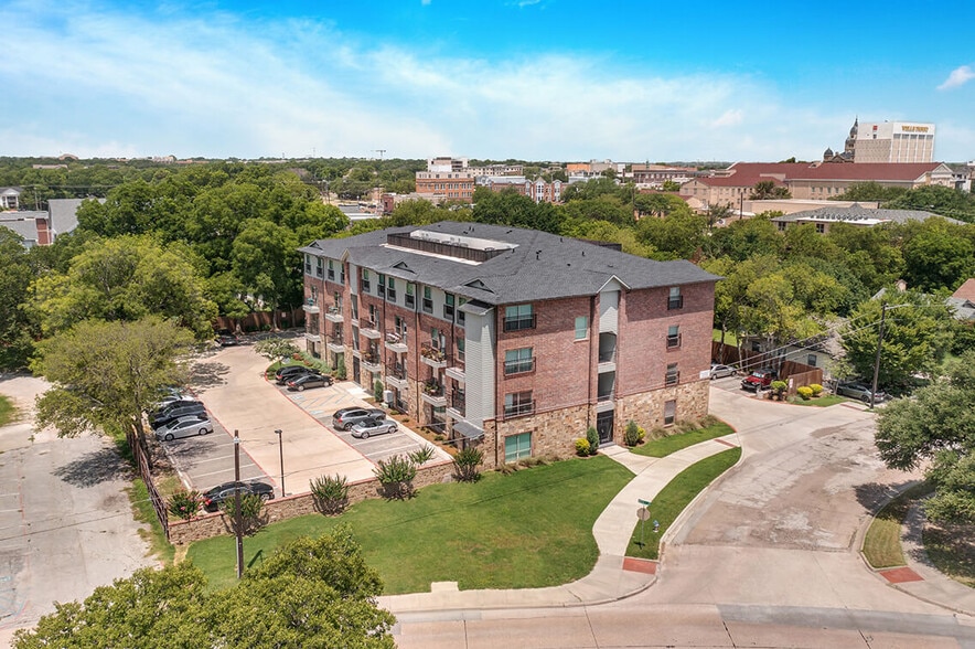 Primary Photo Of 404 Industrial St, Denton Apartments For Sale