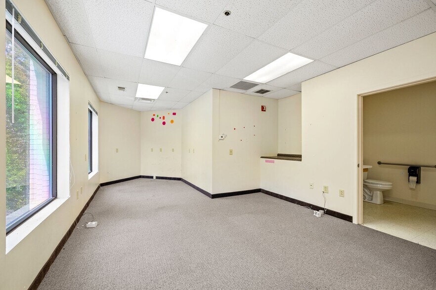 More Photos Of 1637 Mineral Spring Ave, North Providence Medical For Lease