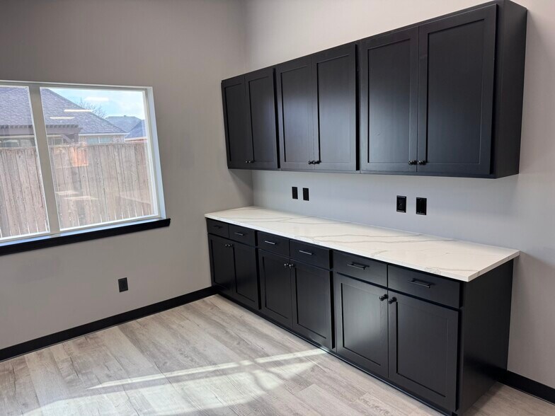 More Photos Of 3903 98th St, Lubbock Medical For Lease