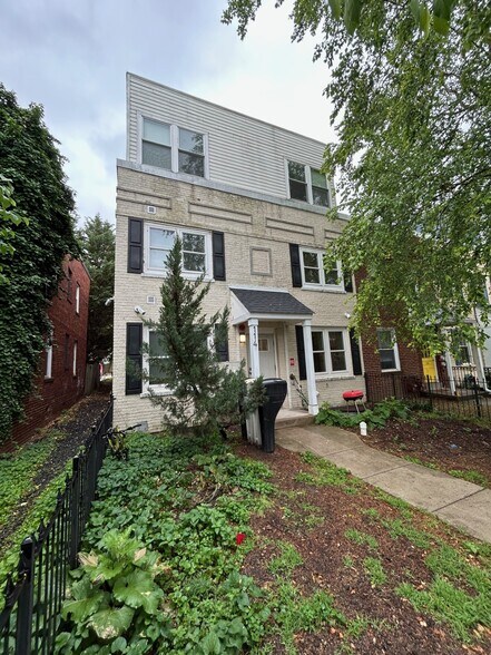 Primary Photo Of 114 O St SW, Washington Apartments For Sale