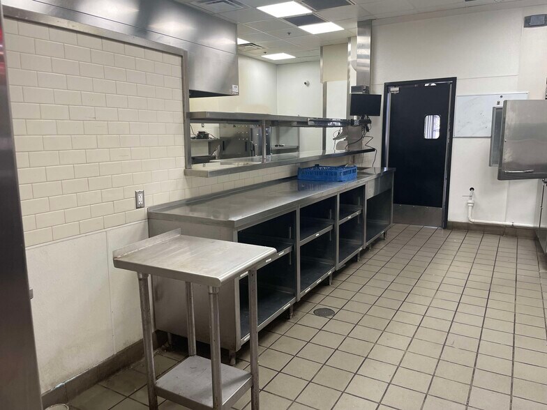 More Photos Of 2401 12th Ave NW, Ardmore Restaurant For Lease