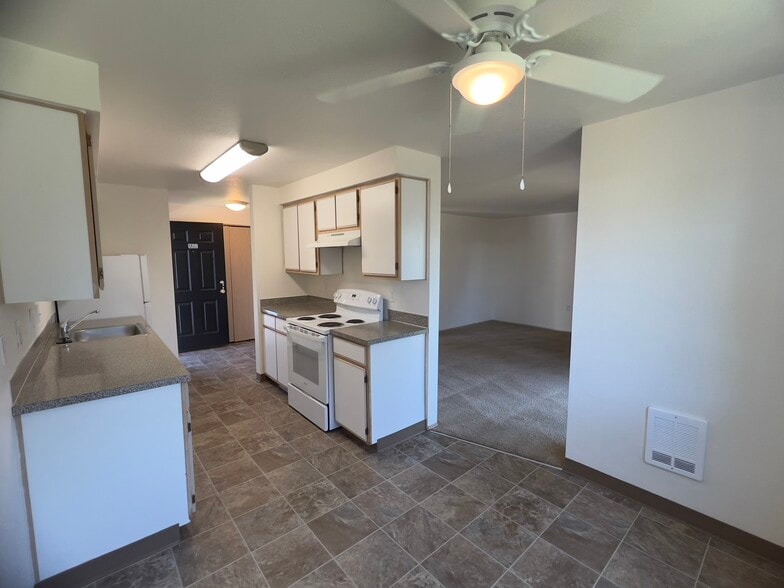 More Photos Of 937 SE Sheridan Rd, Sheridan Apartments For Sale