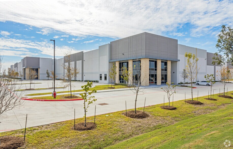 More Photos Of 15825 Impact Way, Pflugerville Distribution For Lease