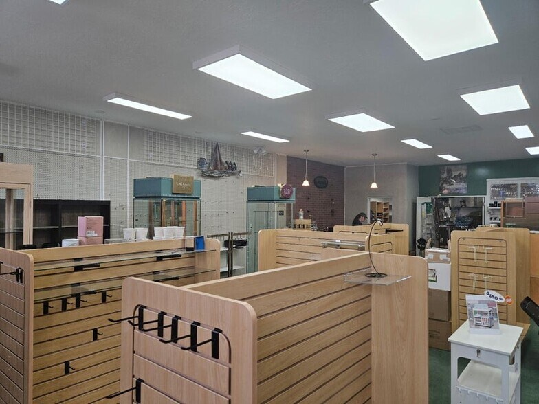 More Photos Of 250 NE 3rd St, Prineville General Retail For Lease
