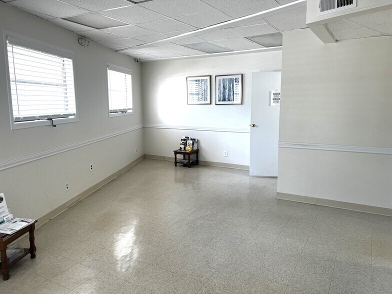 More Photos Of 116 Broadway, Amityville Office For Lease