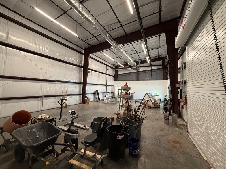 More Photos Of 650 Atlantis Rd, Melbourne Light Distribution For Lease