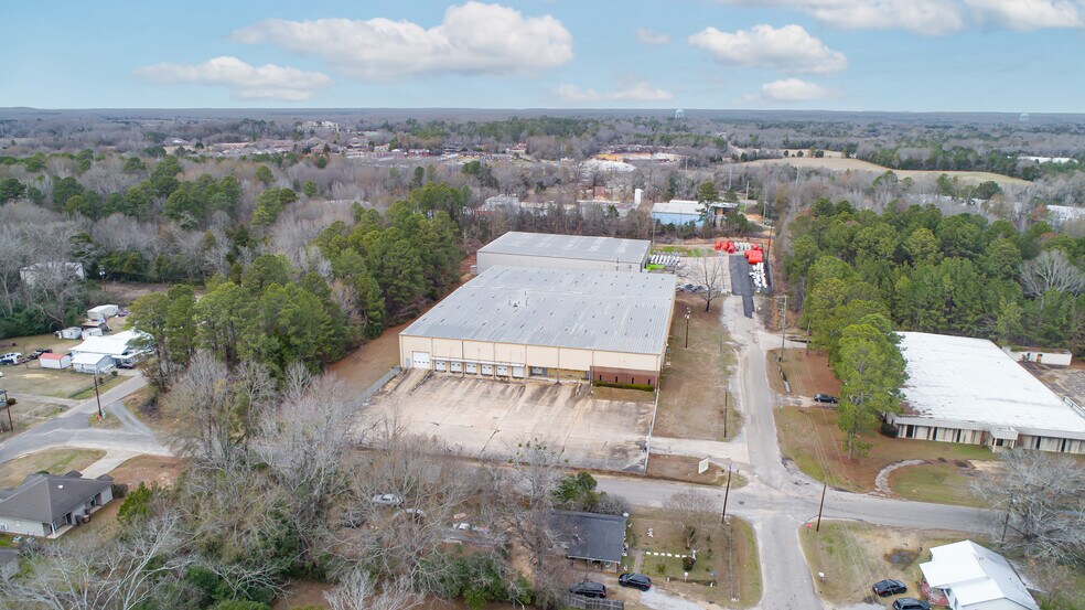 More Photos Of 601 McDuffie Ave, Selma Warehouse For Lease