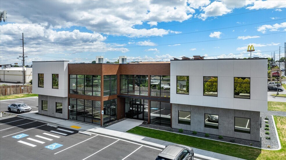 Primary Photo Of 2062 Steptoe St, Kennewick Medical For Lease