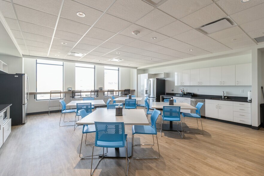 More Photos Of 1465 SW Park Square Dr, Ankeny Office For Lease