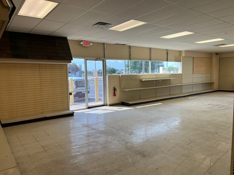 More Photos Of 1520 La Salle Ave, Waco Manufacturing For Lease