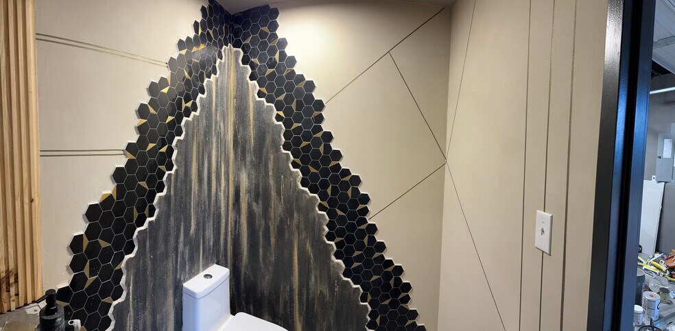 More Photos Of 5727 Westheimer Rd, Houston General Retail For Lease